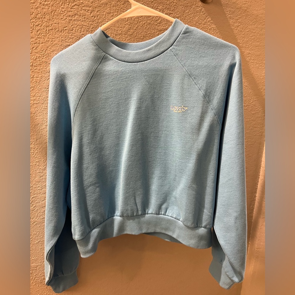 NWOT Levi’s cropped blue sweatshirt size XS